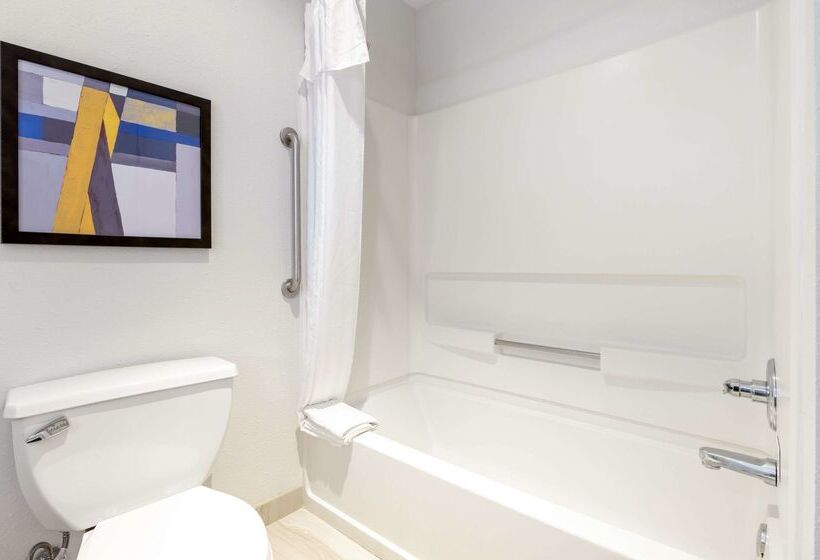 فندق Comfort Inn Near Indiana Premium Outlets