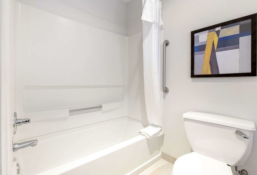 فندق Comfort Inn Near Indiana Premium Outlets