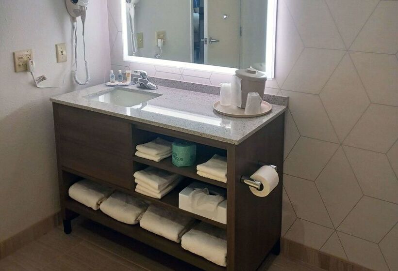 فندق Comfort Inn Near Indiana Premium Outlets