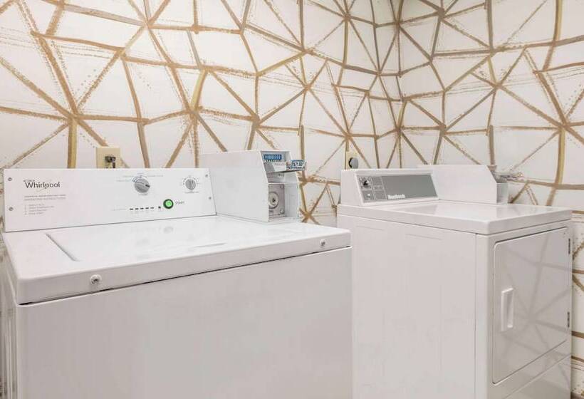 فندق Comfort Inn Near Indiana Premium Outlets