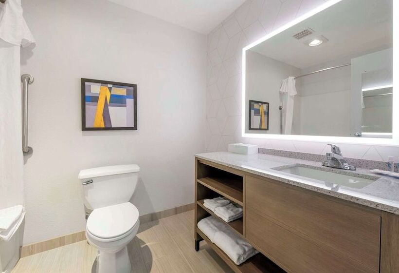 فندق Comfort Inn Near Indiana Premium Outlets