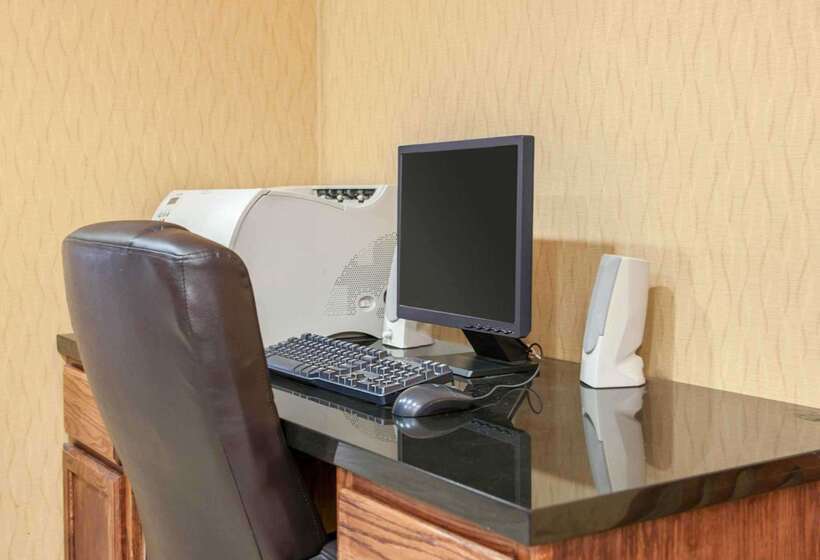 فندق Comfort Inn Near Ouabache State Park