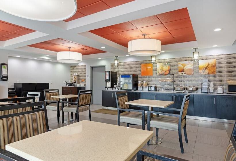 فندق Comfort Inn & Suites Carrollton