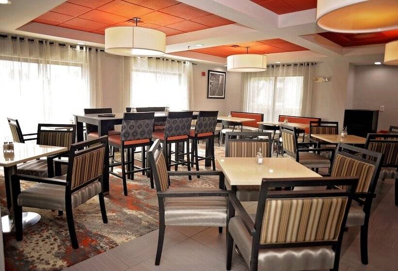 فندق Comfort Inn & Suites Carrollton