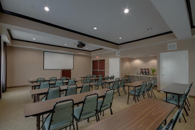 Отель Comfort Inn & Suites Fm1960 Champions