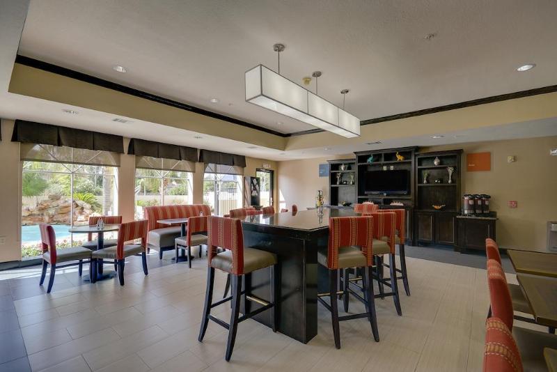 Отель Comfort Inn & Suites Fm1960 Champions