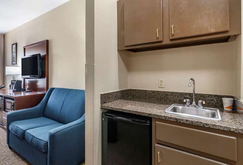 فندق Comfort Inn & Suites Junction City  Near Fort Riley