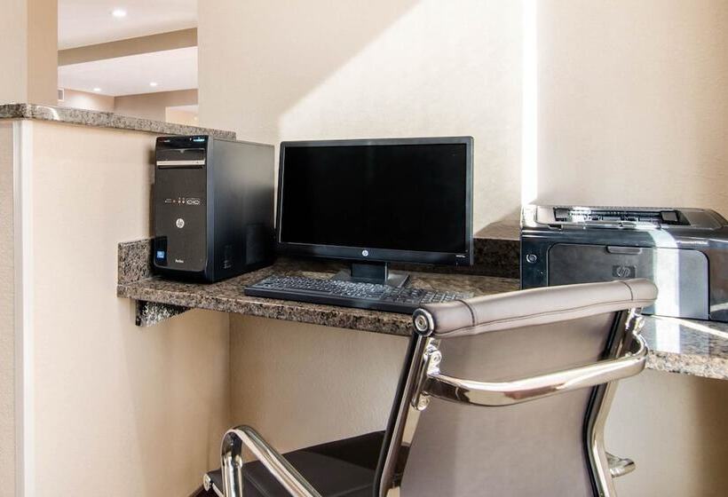 בית מלון כפרי Comfort Inn & Suites Junction City  Near Fort Riley