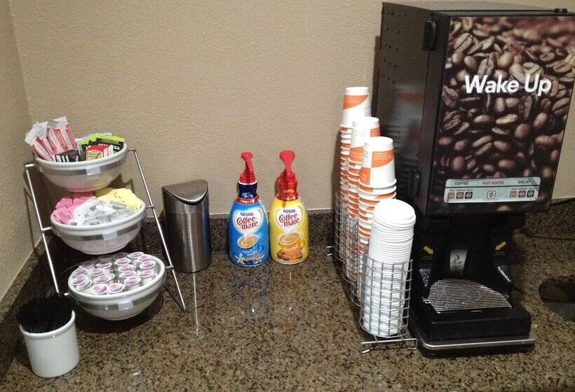 فندق Comfort Inn & Suites Junction City  Near Fort Riley