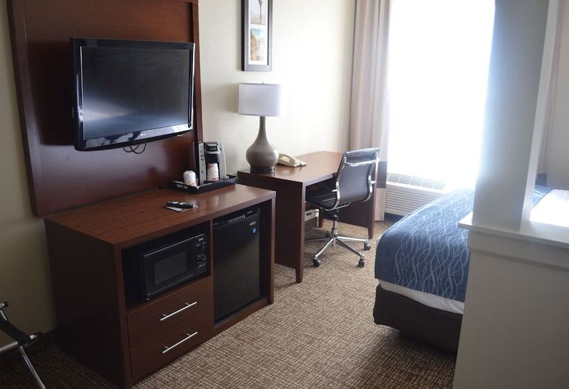 فندق Comfort Inn & Suites Junction City  Near Fort Riley