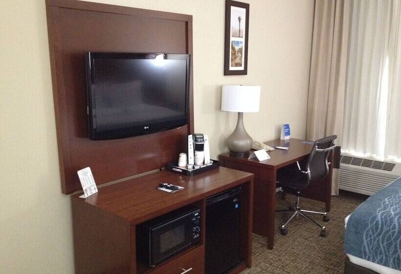 בית מלון כפרי Comfort Inn & Suites Junction City  Near Fort Riley