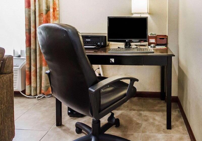 酒店 Comfort Inn & Suites