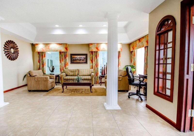 בית מלון כפרי Comfort Inn & Suites