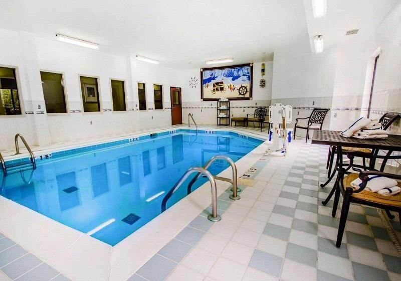 בית מלון כפרי Comfort Inn & Suites