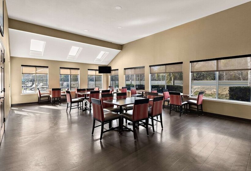 فندق Comfort Inn & Suites Sequoia Kings Canyon