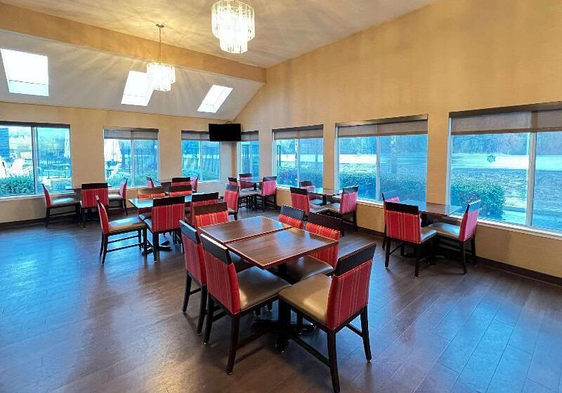 فندق Comfort Inn & Suites Sequoia Kings Canyon