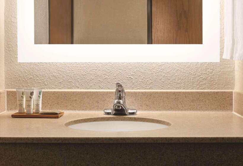 فندق Country Inn & Suites By Radisson, Auburn, In