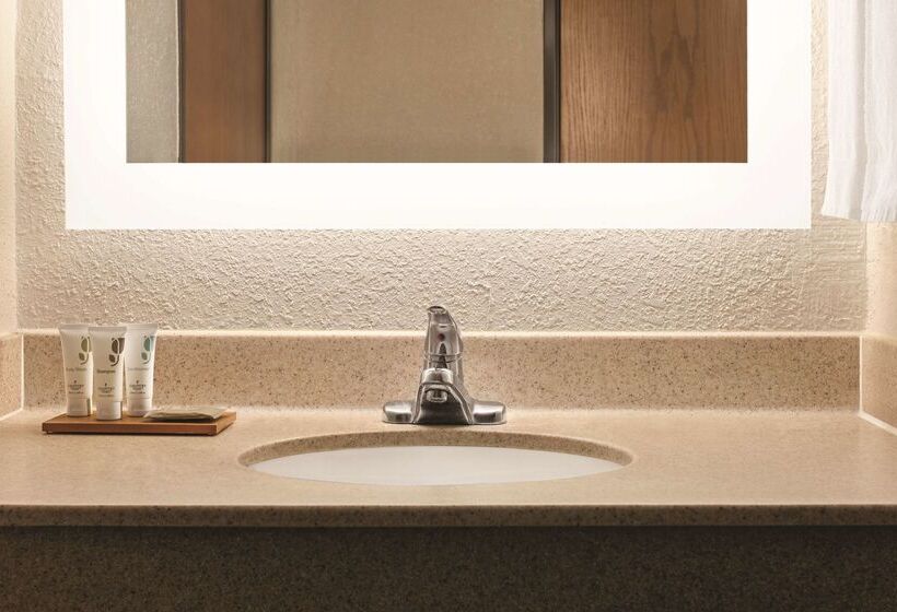 فندق Country Inn & Suites By Radisson, Auburn, In