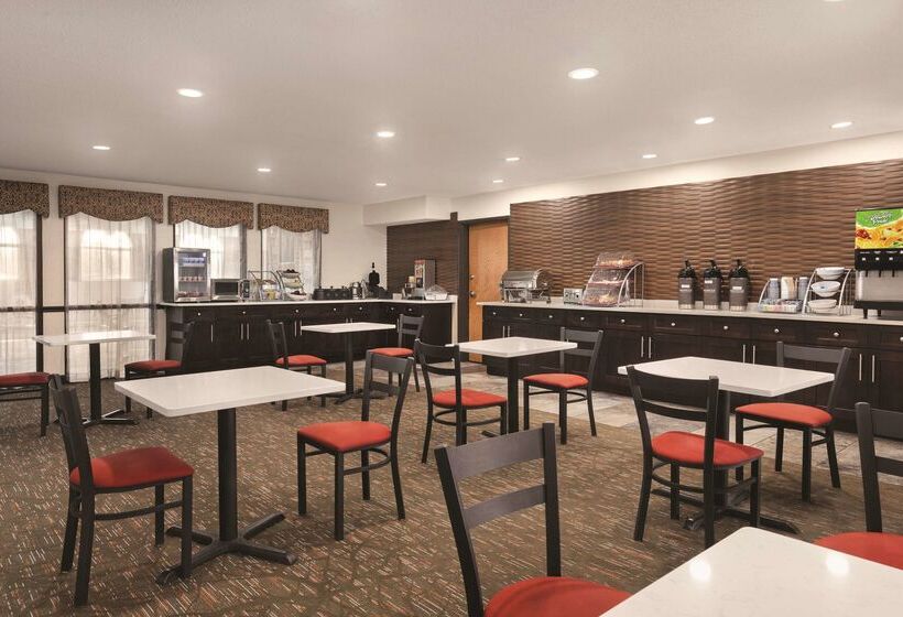 فندق Country Inn & Suites By Radisson, Auburn, In