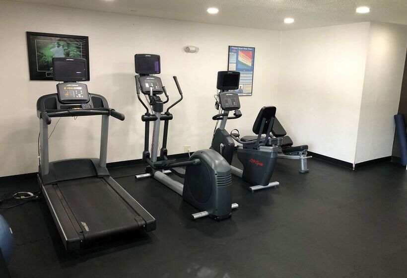 فندق Country Inn & Suites By Radisson, Auburn, In