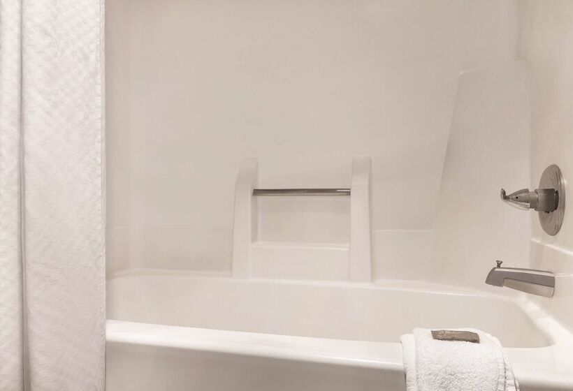 فندق Country Inn & Suites By Radisson, Auburn, In