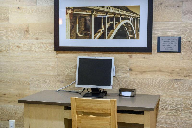 هتل Country Inn & Suites By Radisson, Greenfield, In