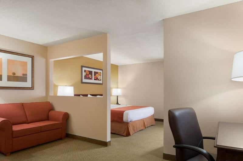 هتل Country Inn & Suites By Radisson, Greenfield, In