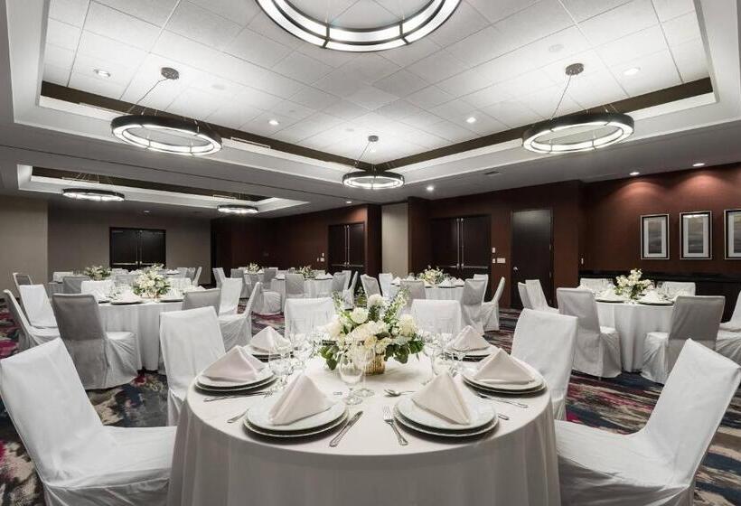 בית מלון כפרי Courtyard Miami Downtown Brickell Area