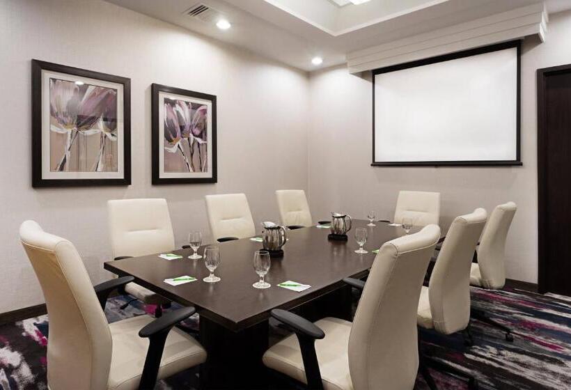 בית מלון כפרי Courtyard Miami Downtown Brickell Area