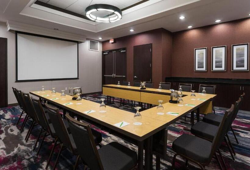 בית מלון כפרי Courtyard Miami Downtown Brickell Area