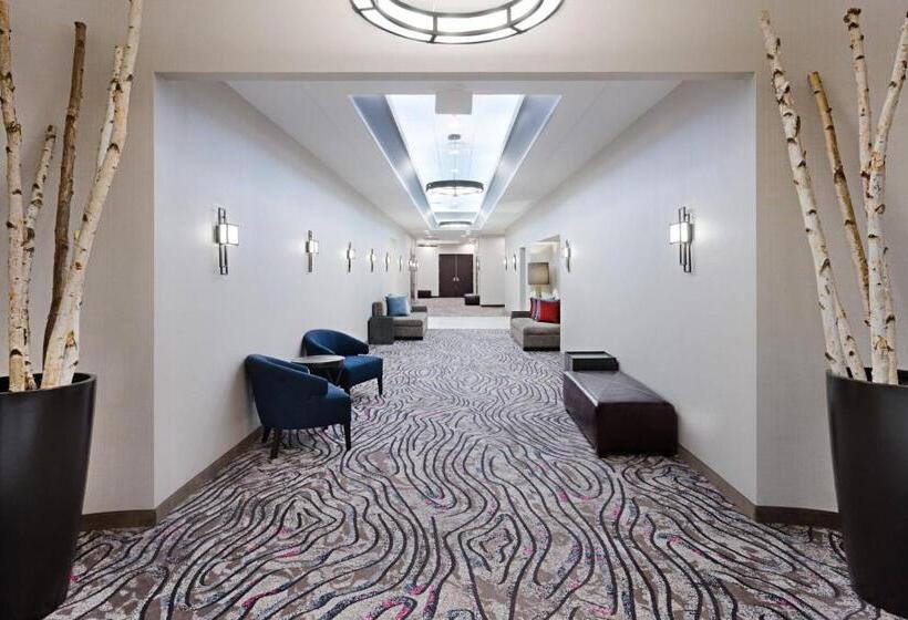 בית מלון כפרי Courtyard Miami Downtown Brickell Area