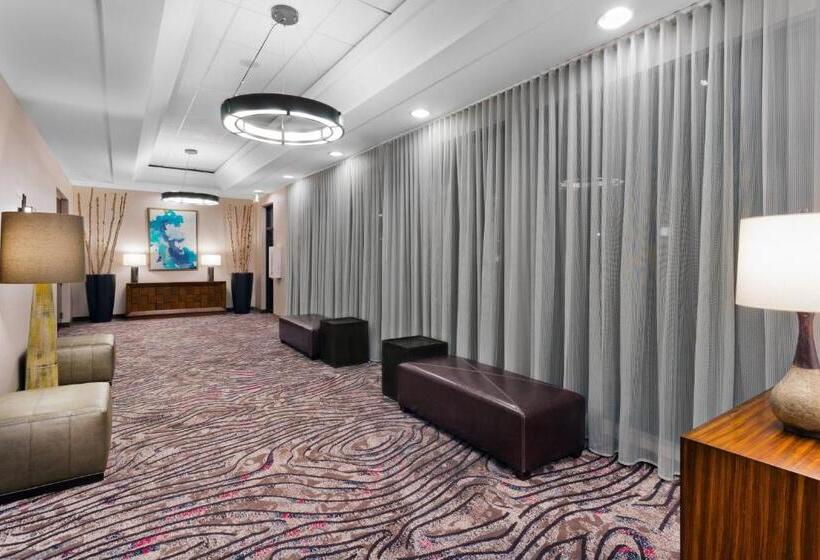 فندق Courtyard Miami Downtown Brickell Area