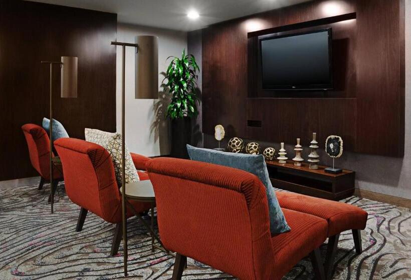 فندق Courtyard Miami Downtown Brickell Area