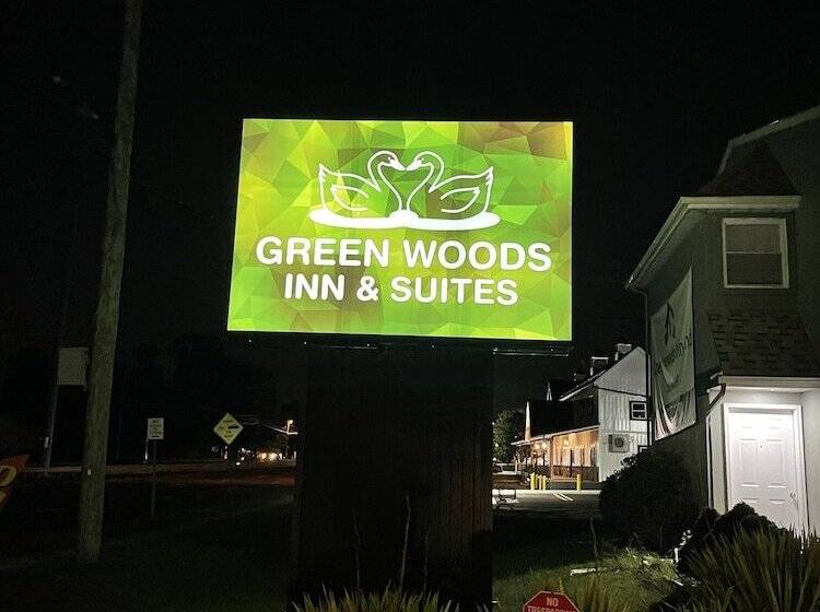 酒店 Greenwoods Inn & Suites