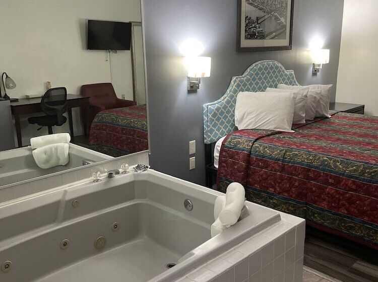 酒店 Greenwoods Inn & Suites