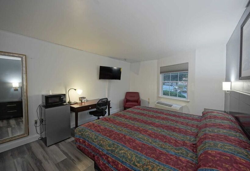 酒店 Greenwoods Inn & Suites