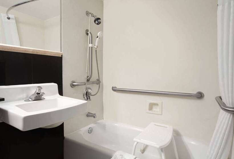 فندق Days Inn By Wyndham Concord