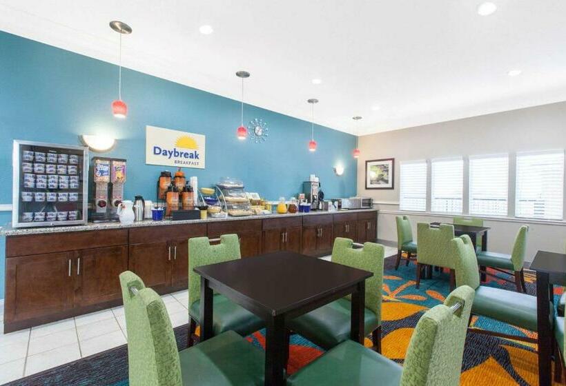 Отель Days Inn By Wyndham Ennis