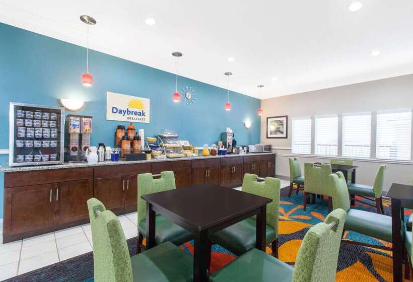 Отель Days Inn By Wyndham Ennis