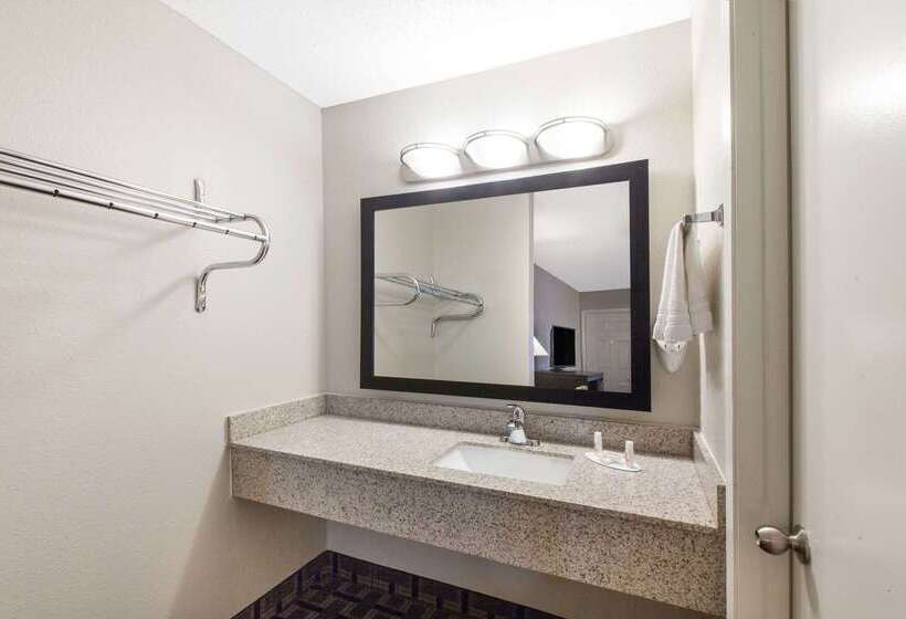 Отель Days Inn By Wyndham Ennis