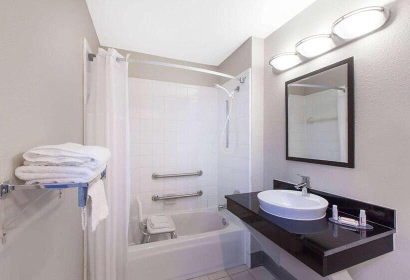 Отель Days Inn By Wyndham Ennis