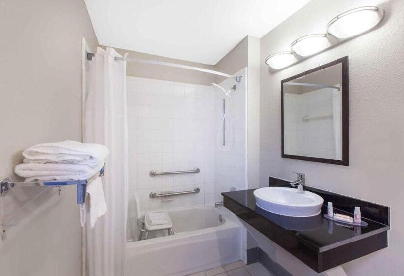 Отель Days Inn By Wyndham Ennis