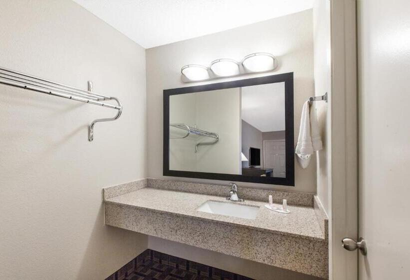 Отель Days Inn By Wyndham Ennis