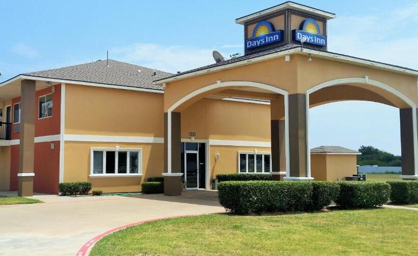 Отель Days Inn By Wyndham Ennis