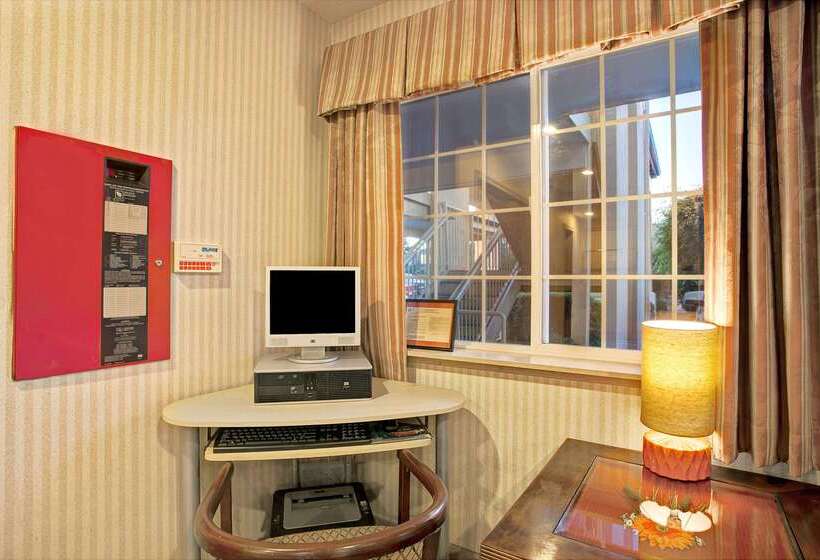 호텔 Days Inn By Wyndham Federal Way