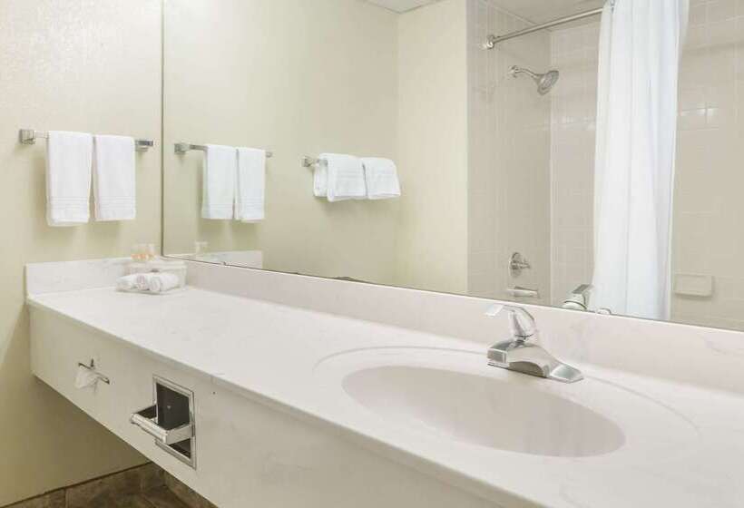 Отель Days Inn By Wyndham Selma