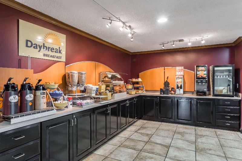 Отель Days Inn By Wyndham Selma