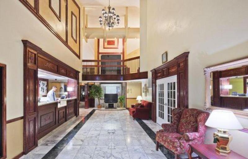 Hotel Days Inn & Suites By Wyndham Tahlequah