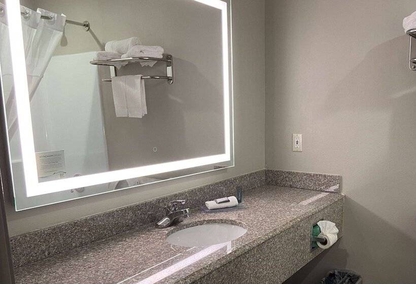 Hotel Days Inn & Suites By Wyndham Tahlequah