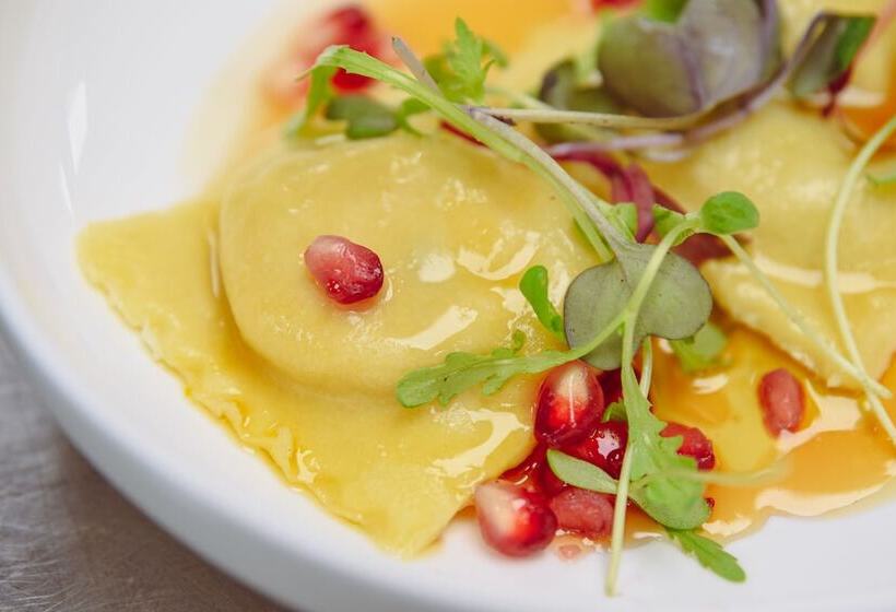 בית מלון כפרי Delamar Traverse City